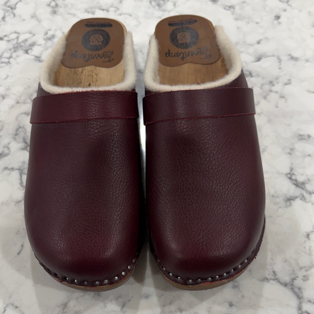 Troentorp Burgundy Leather Clogs with Shearling Trim new without tag defect